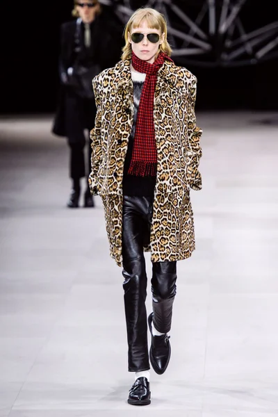 Look 60